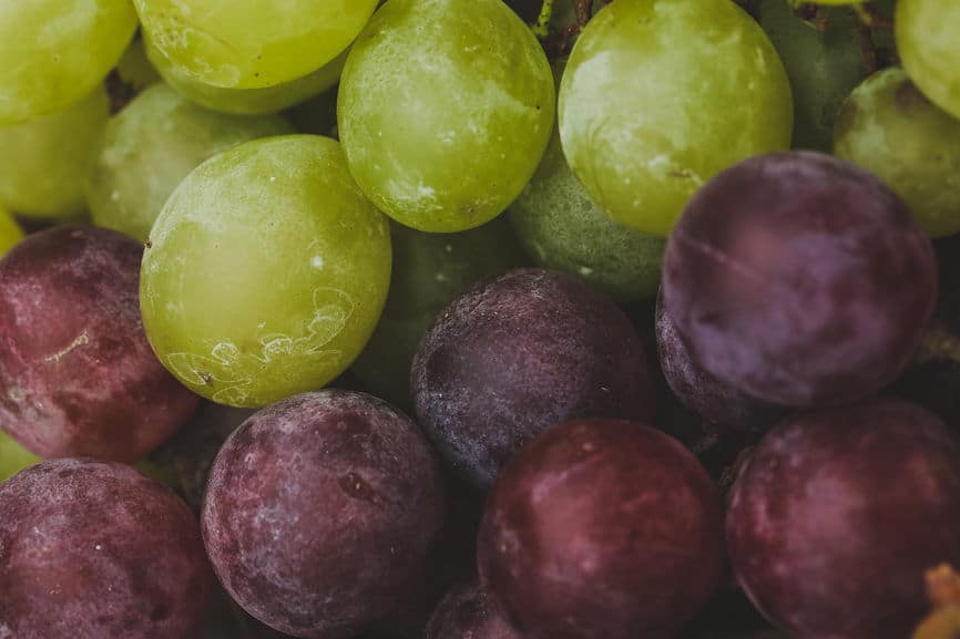 Can Snacking On Grapes Improve Your Heart's Health?