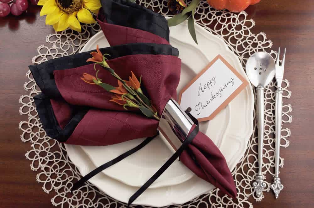 How to make fancy napkin displays on your Thanksgiving table.