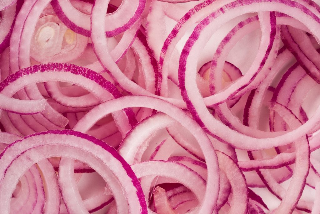 Red onions have amazing benefits.