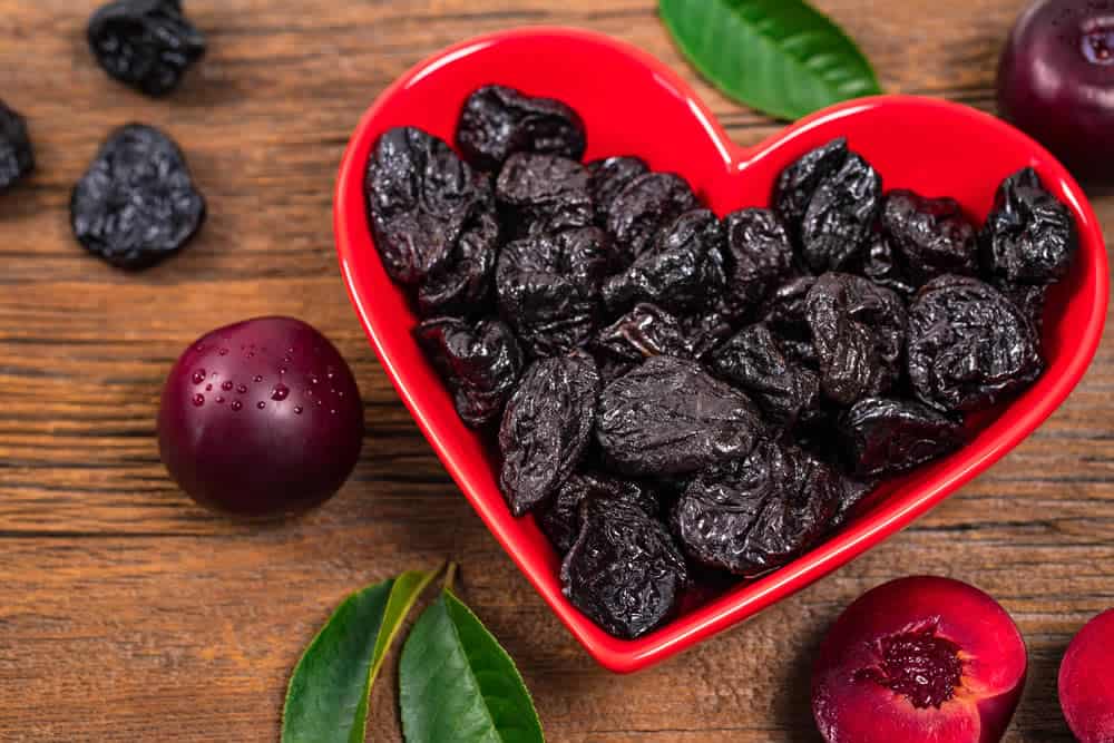 Eating prunes promotes heart health.