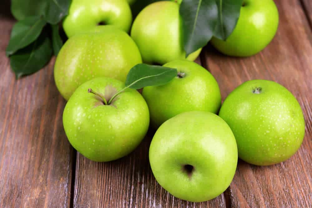 Green apples have many health benefits.